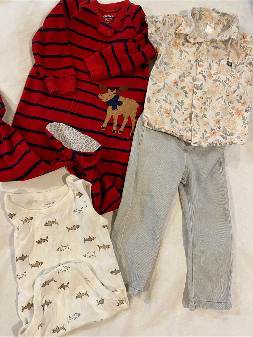 Child’s Clothing g Lot 18-24 Mo.
Carters, Garanimals and Modern Moments.